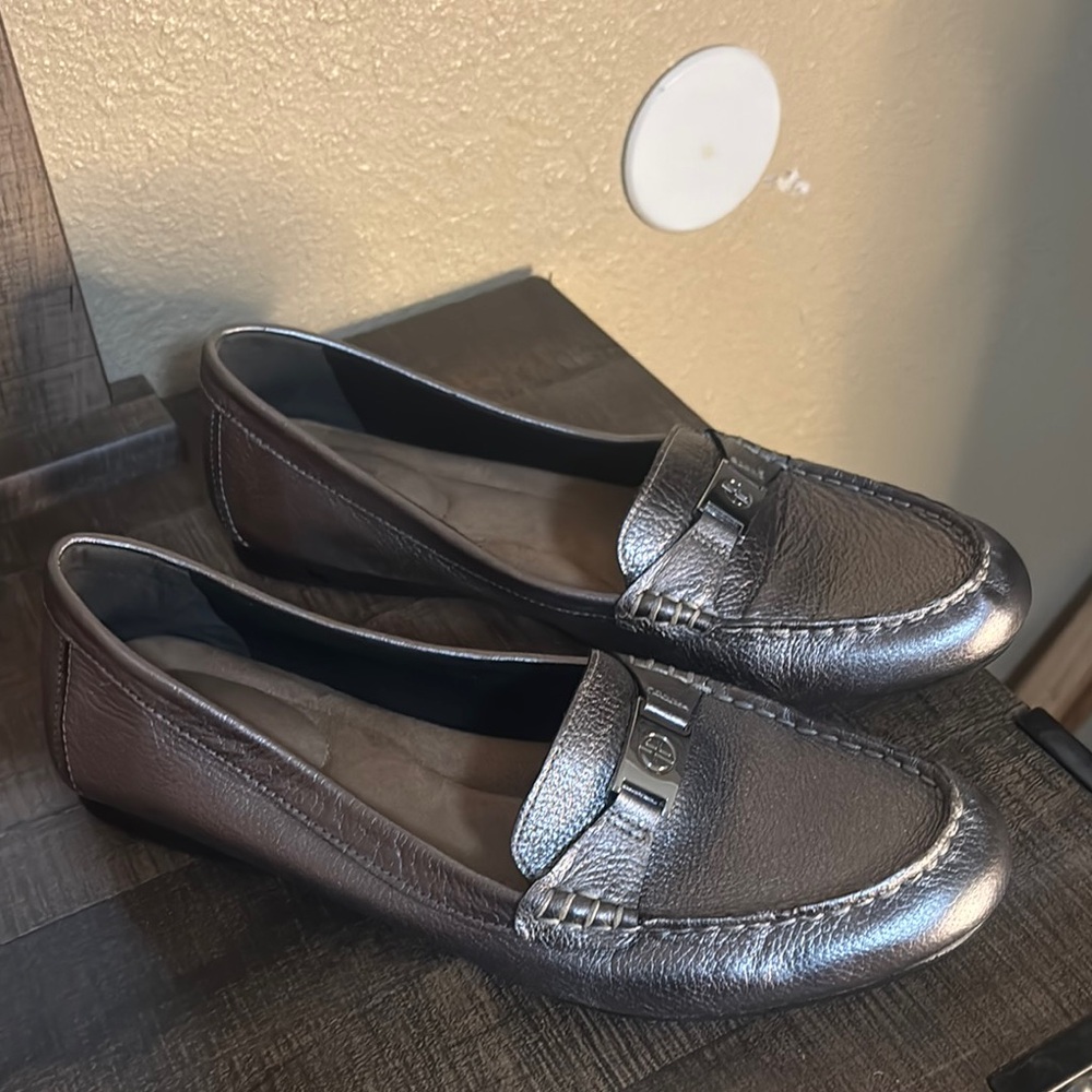 Chic Metallic Loafers for Women